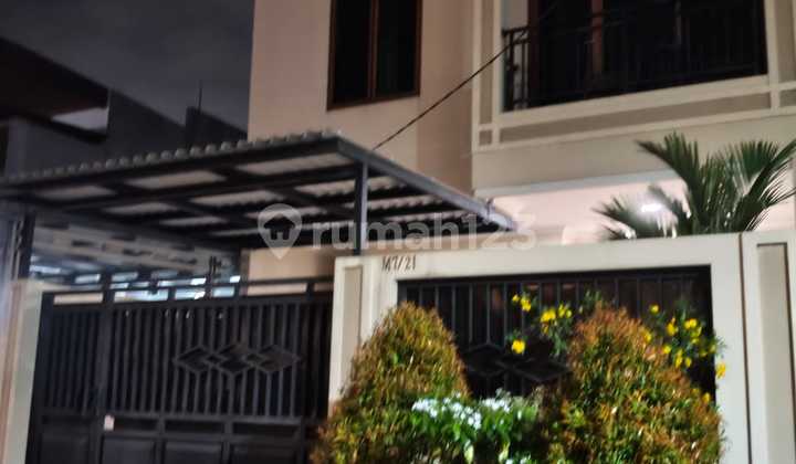 Dijual Cepat Rumah Cantik Siap Huni Bebas Banjir di Galaxi Bekasi Selatan