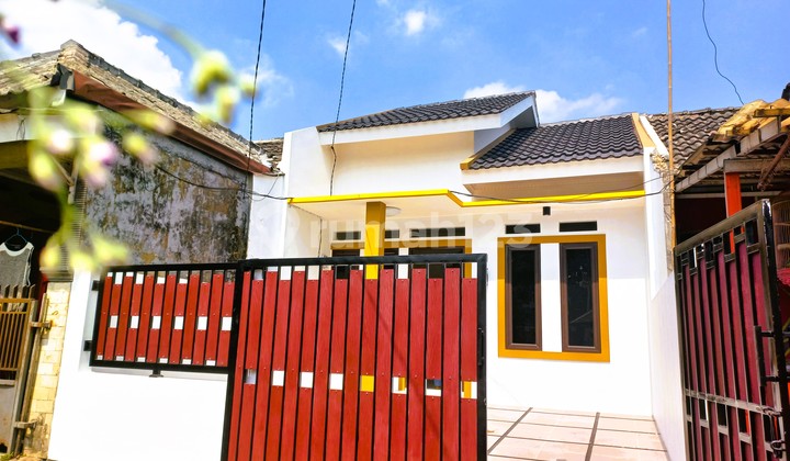 Modern house with 24-hour security, affordable only in East Bekasi. 2