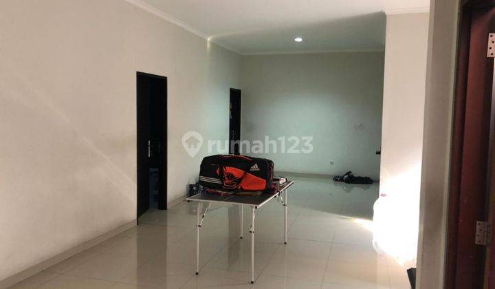 Rumah di jl praja dalam 3 Lantai Bagus SHM 11