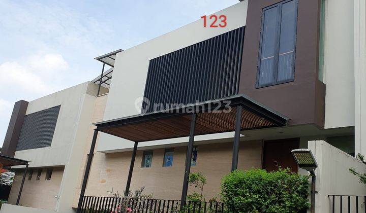 Rumah  di cipete 2 Lantai SHM Bagus dg Pool 2