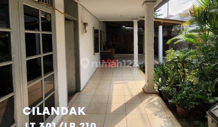 Rumah lama di cilandak SHM Butuh Renovasi Utara 1