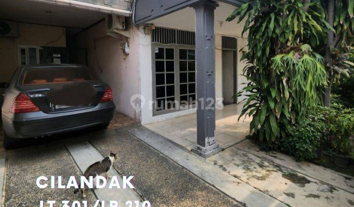 Rumah lama di cilandak SHM Butuh Renovasi Utara 2