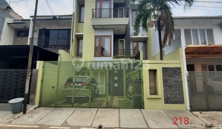 Rumah di Pinang Nikel Pondok indah 3 Lantai Bagus Selatan roof top Rumah di Pinang Nikel Pondok indah 3 Lantai Bagus Selatan roof top