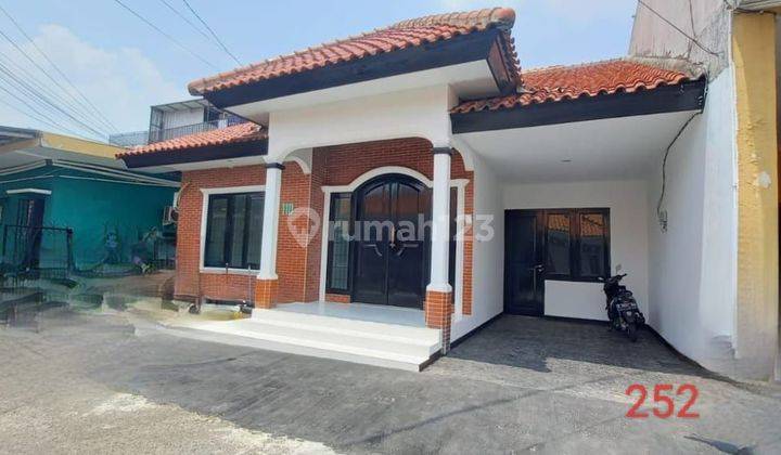 Rumah di wahyu Cipete 2 Lantai SHM Bagus dkt MRT 1