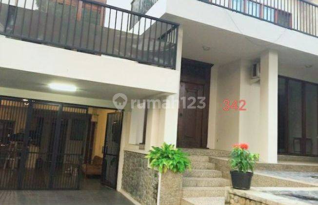 Rumah di Kemang 2 Lantai Bagus Pool Furnish 1