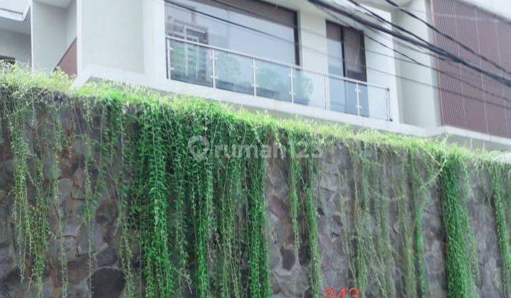 Rumah di Kemang 2 Lantai SHM Bagus Pool  2