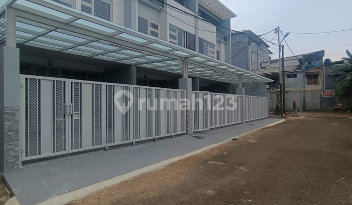 Rumah 3 Lt Radio Dalam Bagus Brand New Semi Furnish 2