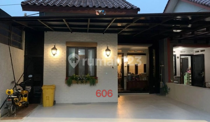 For Sale House in West Jakarta Within Town House Nice One Gate