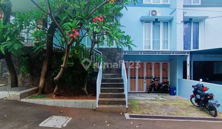 Rumah 3 Lantai Shm Bagus Utara Dlm Town House 2