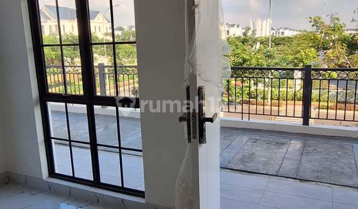 Hoek Lavon 2 Margonite House, Modern British Design, Cikupa.