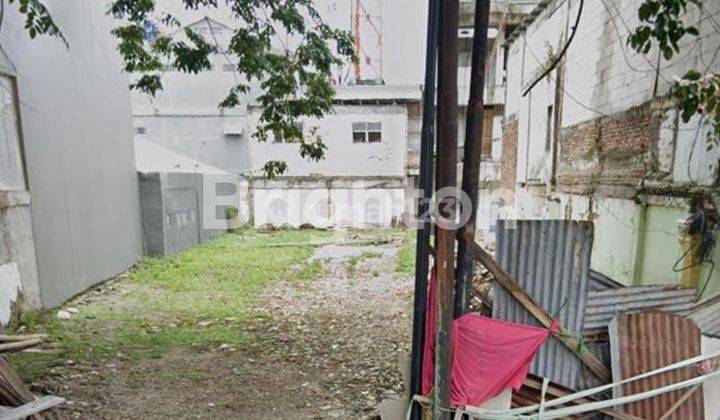 Tanah kosong gandaria utara Jakarta Selatan pinggir jalan raya luas tanah 450 m2 hadap timur sangat cocok untuk usaha terletak di area komersial dekat pondok indah mall 2