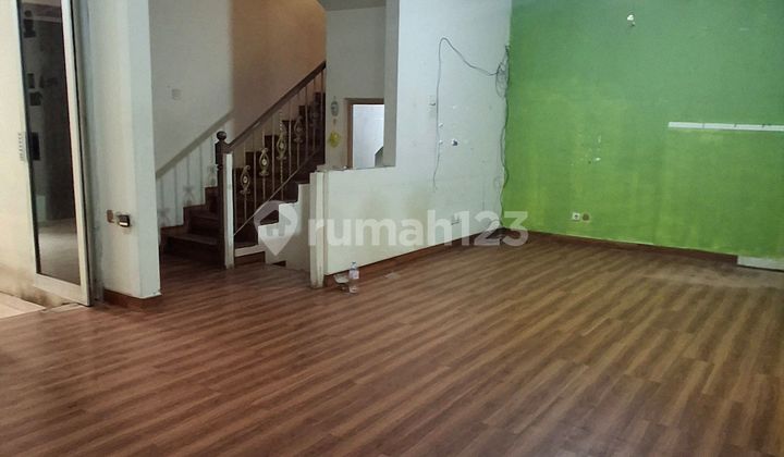 Strategic 2-Story House in Permata Buana, Near Puri Indah, West Jakarta Strategic 2-Story House in Permata Buana, Near Puri Indah, West Jakarta