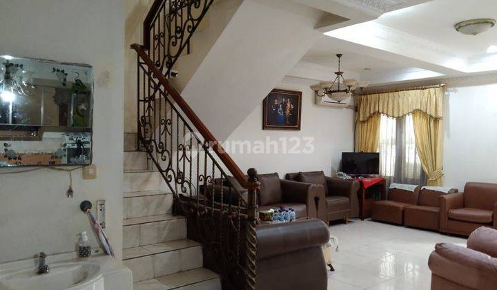 Dijual Cepat Rumah Mewah 3 Lantai di Puri Indah, Kembangan Selatan, Jakarta Barat 2