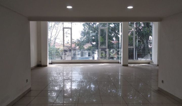 Disewakan Gedung 2 Lantai Pinggir Jalan Di Tubagus Ismail  1