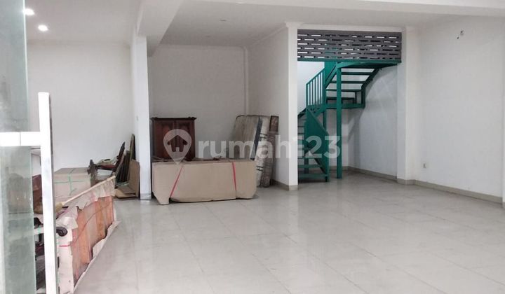 Disewakan Gedung 2 Lantai Pinggir Jalan Di Tubagus Ismail  2