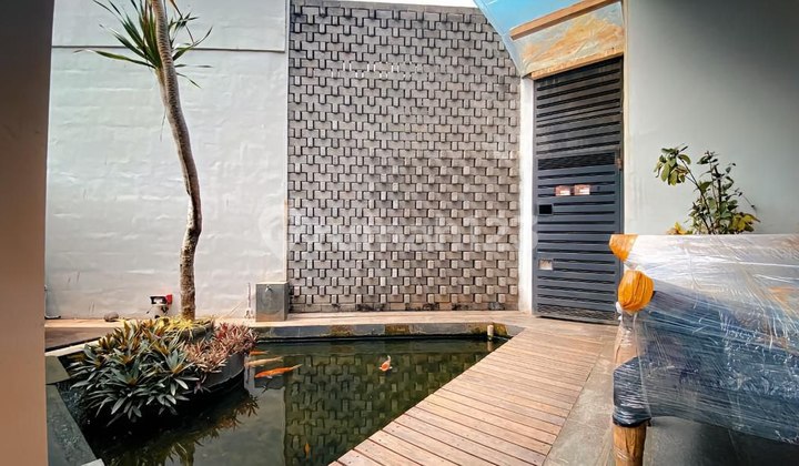 Luxury House Ready to Live In, Strategically Located Near PVJ Sarijadi Mall. 2