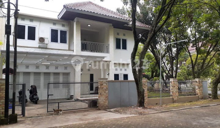 Modern Minimalist House Hook Rarely Available in Batununggal