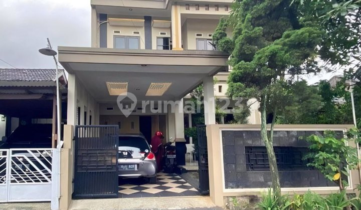"Quick sale of a strategically located ready-to-occupy house in Buah Batu."