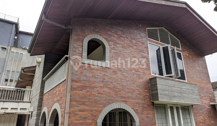 Rumah Minimalis 2 Lantai Siap Huni Luas Lokasi Strategis di Setrasari