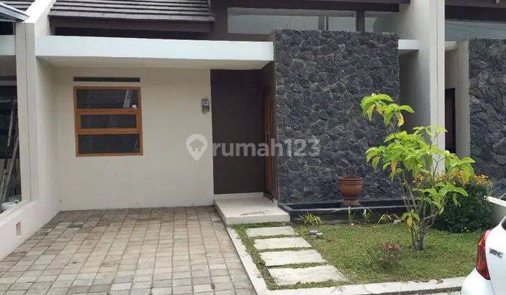 Rumah Siap Huni Strategis Dalam di Taman Kopo Indah 1