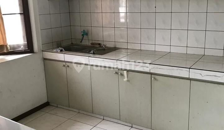 Well-maintained minimalist house ready to occupy in the elite Setra Duta complex. 2