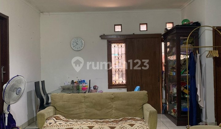 Minimalist house with hook, ready to occupy, strategic location, spacious area in Arcamanik 2