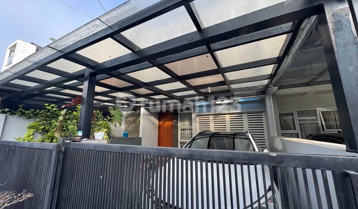 Luxury minimalist house in Buah Batu Regency Luxury minimalist house in Buah Batu Regency