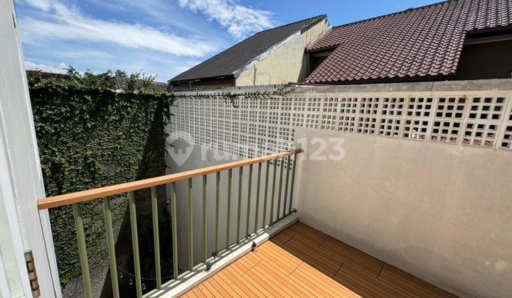 Rumah Minimalis Bagunan Baru Siap Huni 2 Lantai di Turangga 2