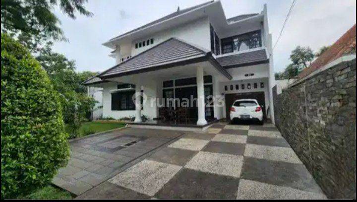 Rumah Mewah Strategis Depan Jalan Lebar di Cimanuk 1