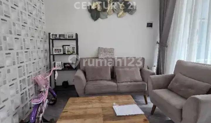 Rumah Minimalis Semi Furnished Siap Huni 2 Lantai di Cigadung