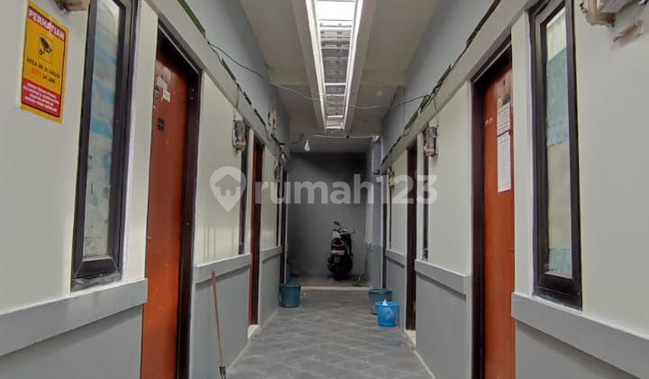 Active boarding house, fully occupied, alley access, attractive price, near campus 2