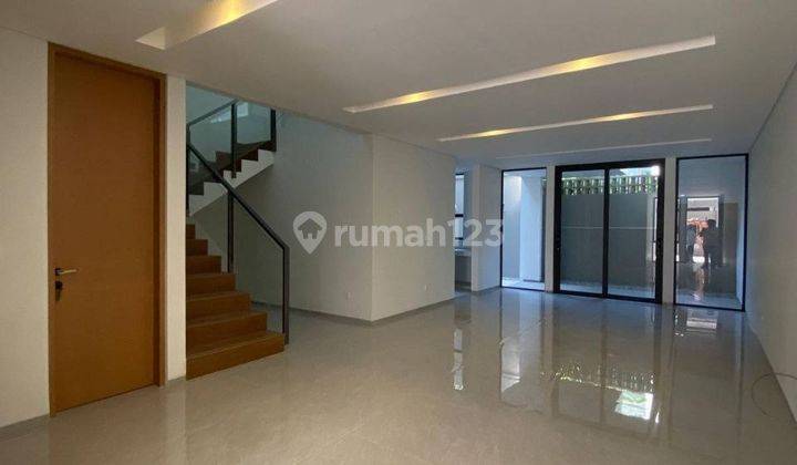 Rumah Baru Modern Siap Huni Di Kawasan Exclusive Setraduta 2