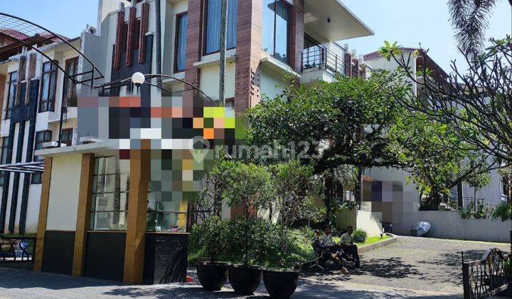 Rumah Mewah Komplek Townhouse di Ciumbuleuit Unpar  1