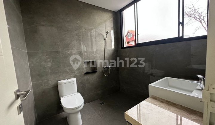 Rumah Baru Mewah Siap Huni Lokasi Strategis di Komplek Setiabudi 2