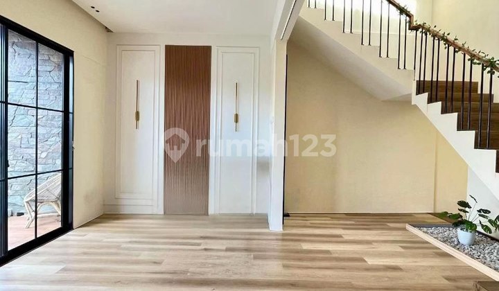 A new modern-style house ready to occupy, strategically located near the twin towers. 2