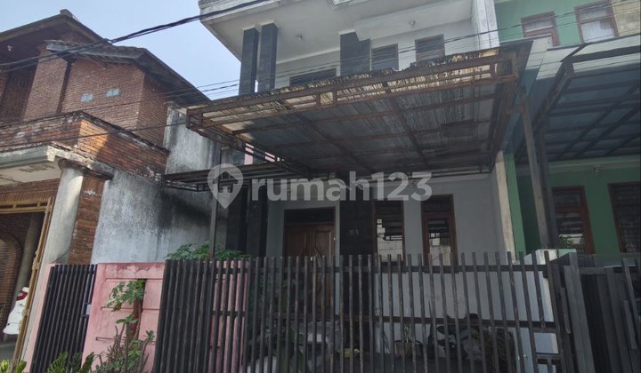 Minimalist house below NJOP in Kawaluyaan Indah 1