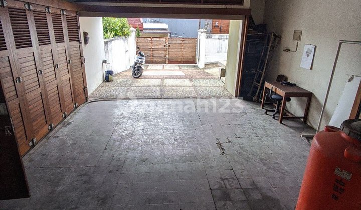 Former Office House Strategic Location in North Bandung 2