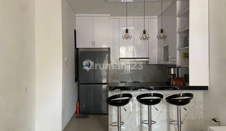 Dijual Rumah Cantik 2 Lantai Full Renov Oxalis dan ada Balkon Samping Metland Puri  2