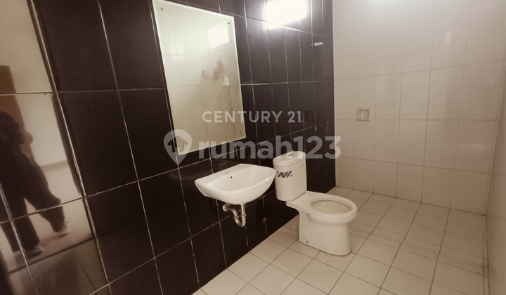 Comfortable 2-Story House in Batununggal Indah VIII 2