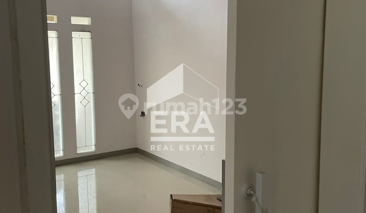 Rumah Strategis Taman Holis Indah 1 Bandung - 6 Kt, SHM, Hadap Timur! 2