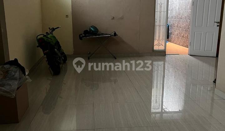 For Sale 1.5-Story House on Jalan Raya Sukamenak - Land Area 224M² Building Area 300M², 3 Bedrooms/2 Bathrooms, Near Kopo Toll Road
