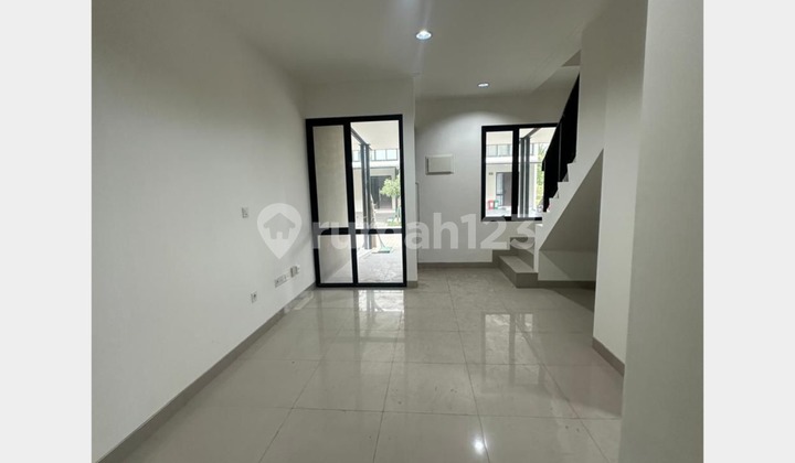 Millennial House PIK UKk 4.5x12.5m 2+1 Bed Hook Position, Brand New