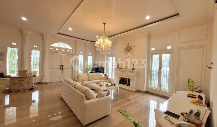 Luxurious Home At Setra Duta