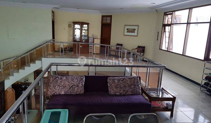 Rumah 2 Lantai Bagus Sekali di Setra Sari, Bandung 2