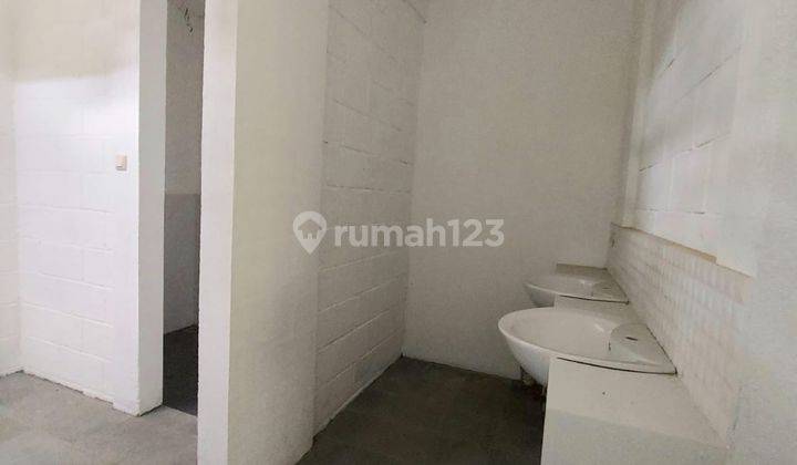 Rumah Atau Tempat Usaha Setrasari  2