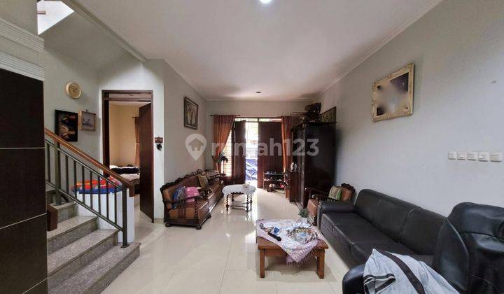 Rumah Bagus Semi Furnished di Batununggal, Bandung 1