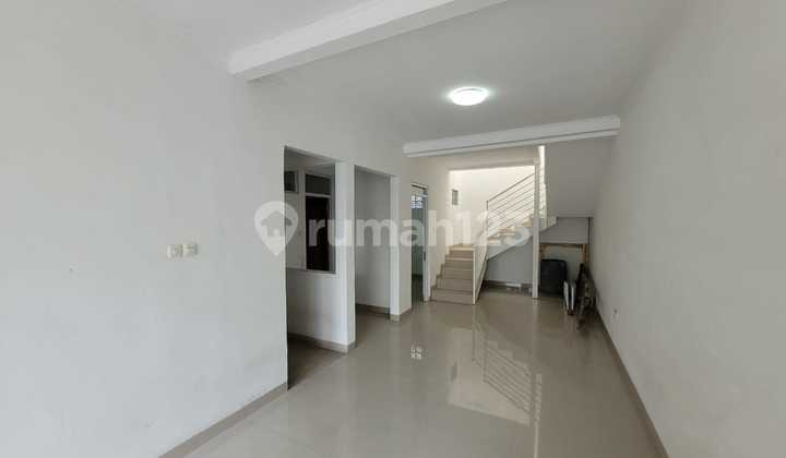 Rumah 2 Lantai Bagus Sayap Buah Batu 1 Arah