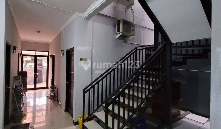 Turun Harga Kost 3 Lantai Bagus Furnished Sayap Surya Sumantri 2