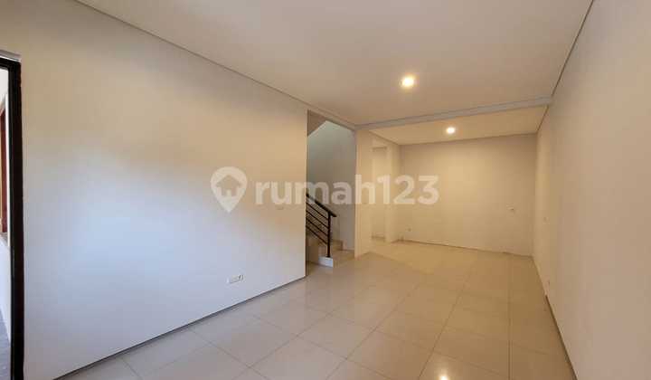 Rumah 2 Lantai Bagus di Setra Duta, Bandung 2