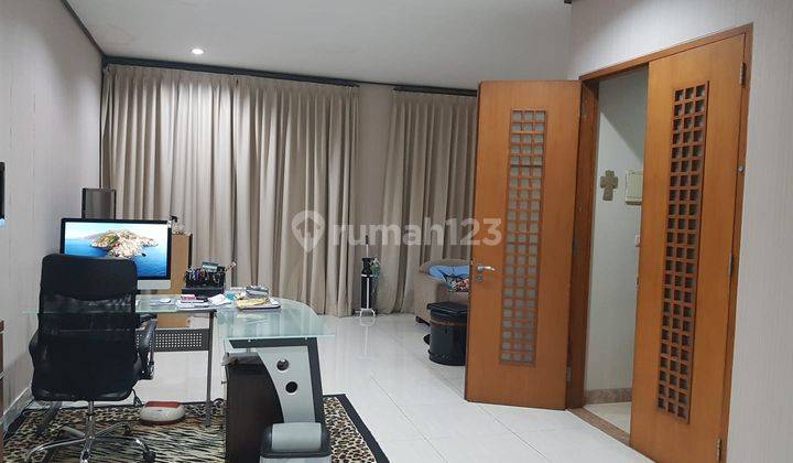 Rumah 3 Lantai Bagus Semi Furnished di Setra Duta, Bandung 2